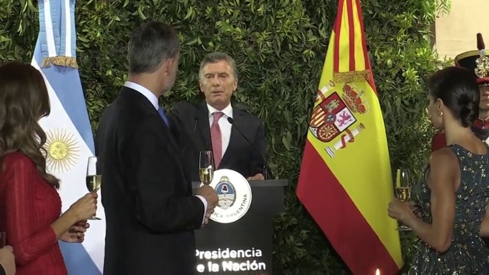 Macri, ante los Reyes de España: 