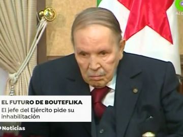 El jefe del Ejército de Argelia pide la inhabilitación del presidente Bouteflika