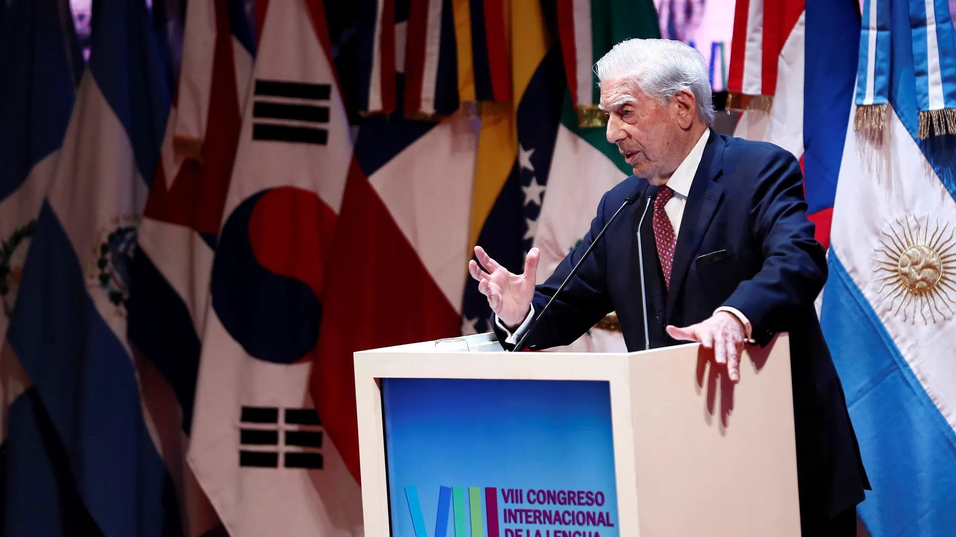 El escritor peruano Mario Vargas Llosa El escritor peruano Mario Vargas Llosa