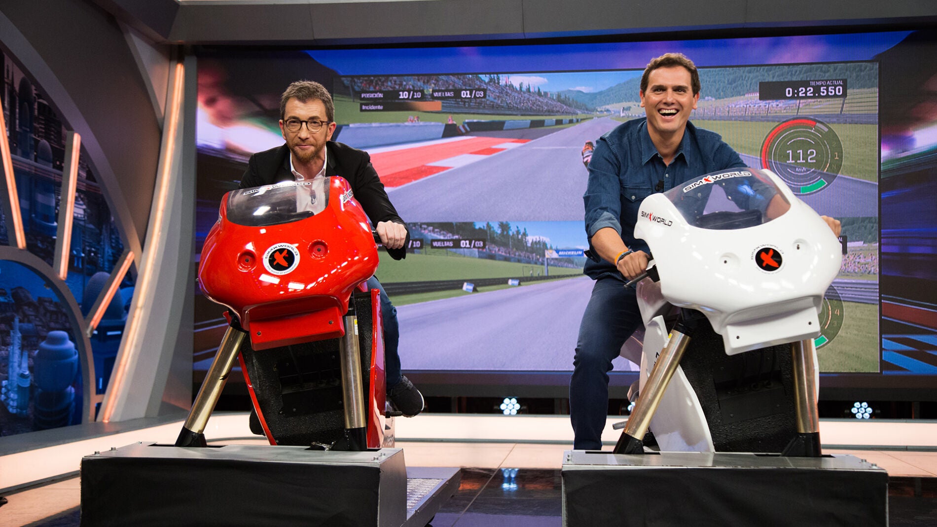 Pablo Motos y Albert Rivera compiten sobre ruedas en 'El Hormiguero 3.0'