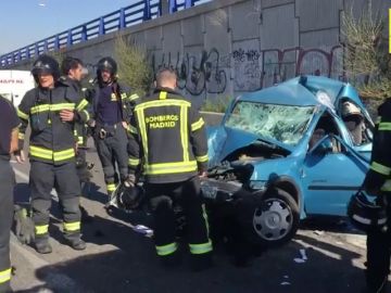 Heridos graves una madre y sus dos hijos menores en un accidente en la A-3 