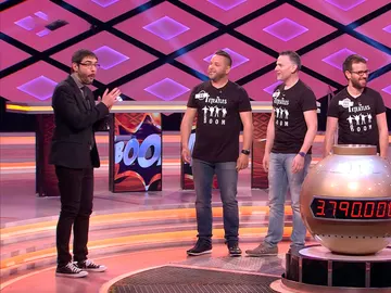 La mascletá de 'The Teteatles' en su presentación de '¡Boom!' deja atónito a Juanra Bonet La mascletá de 'The Teteatles' en su presentación de '¡Boom!' deja atónito a Juanra Bonet