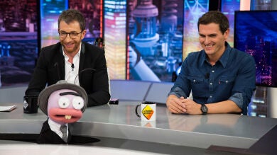 Albert Rivera supera con éxito la 'rueda de prensa ibérica' de Trancas y Barrancas gracias a su sinceridad