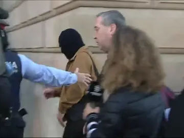 El fiscal acusa a los maristas de no haber actuado en el caso de los abusos del exprofesor Benítez El fiscal acusa a los maristas de no haber actuado en el caso de los abusos del exprofesor Benítez