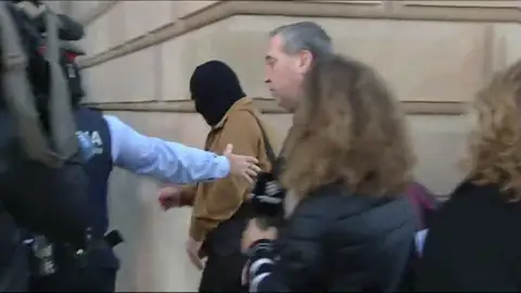 El fiscal acusa a los maristas de no haber actuado en el caso de los abusos del exprofesor Benítez El fiscal acusa a los maristas de no haber actuado en el caso de los abusos del exprofesor Benítez
