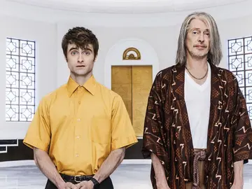 Daniel Radcliffe y Steve Buscemi en 'Miracle Workers' Daniel Radcliffe y Steve Buscemi en 'Miracle Workers'
