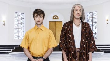 Daniel Radcliffe y Steve Buscemi en 'Miracle Workers'