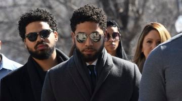 Jussie Smollett entrando al juzgado