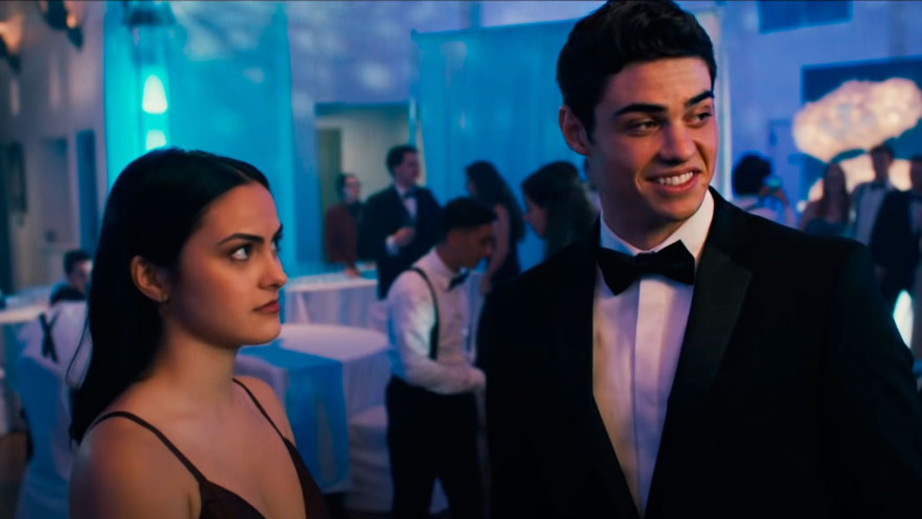 Camila Mendes y Noah Centineo en 'La cita perfecta'