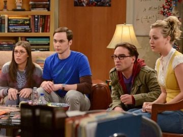 Amy, Sheldon, Leonard y Penny en 'The Big Bang Theory'
