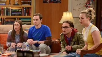 Amy, Sheldon, Leonard y Penny en 'The Big Bang Theory'