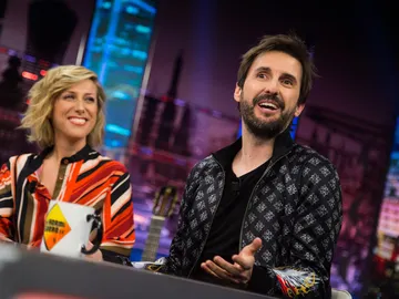 VÍDEO: Julián López confiesa en 'El Hormiguero 3.0' las escenas de riesgo a las que se ha enfrentado: "Tenía los dedos ensangrentados" VÍDEO: Julián López confiesa en 'El Hormiguero 3.0' las escenas de riesgo a las que se ha enfrentado: "Tenía los dedos ensangrentados"