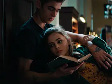 Hero Fiennes-Tiffin y Josephine Langford en 'After' Hero Fiennes-Tiffin y Josephine Langford en 'After'