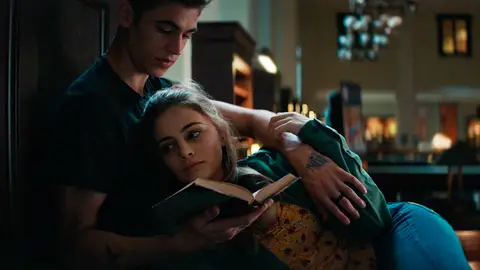 Hero Fiennes-Tiffin y Josephine Langford en 'After' Hero Fiennes-Tiffin y Josephine Langford en 'After'