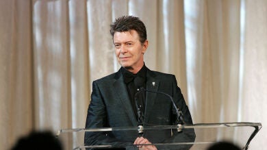 La emotiva forma en la que David Bowie inspiró 'Mute', la película de su hijo Duncan Jones