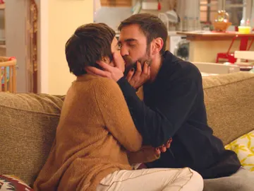 Iñaki y Carmen dan un paso más en su relación mientras que Benjumea empieza su campaña electoral Iñaki y Carmen dan un paso más en su relación mientras que Benjumea empieza su campaña electoral