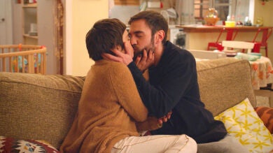 Iñaki y Carmen dan un paso más en su relación mientras que Benjumea empieza su campaña electoral