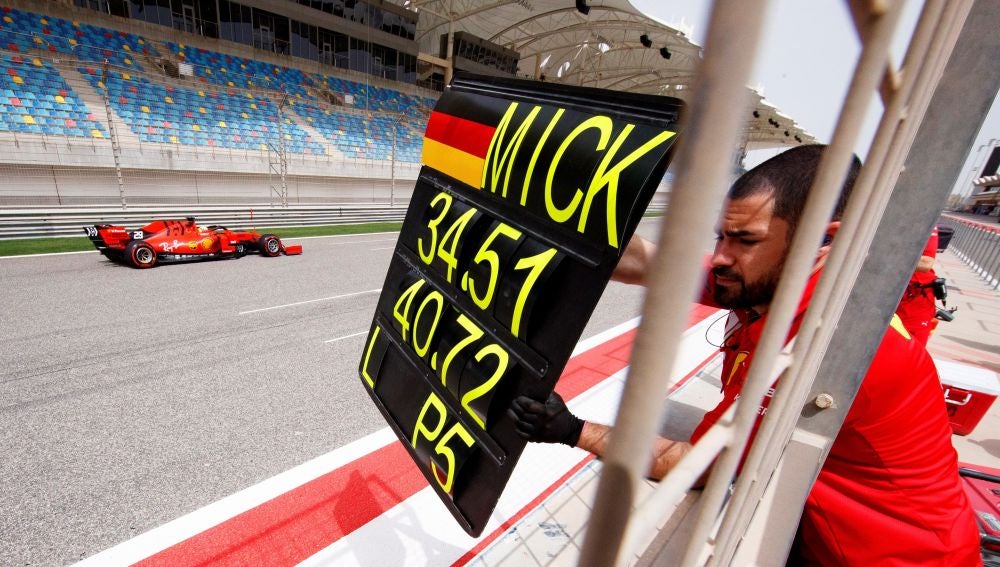 Mick Schumacher, en acción con el Ferrari en Baréin