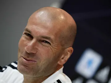 Zidane sonríe en rueda de prensa Zidane sonríe en rueda de prensa