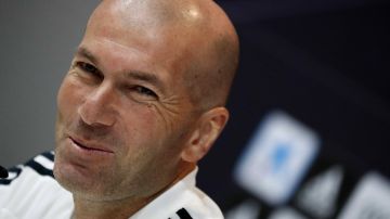 Zidane sonríe en rueda de prensa