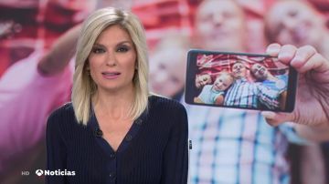 Sandra Golpe presentando Antena 3 Noticias 1