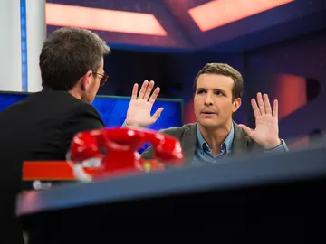 Pablo Casado opina en 'El Hormiguero 3.0' sobre ilegalizar los partidos independentistas: "Ilegalizas a quien alienta la violencia" Pablo Casado opina en 'El Hormiguero 3.0' sobre ilegalizar los partidos independentistas: "Ilegalizas a quien alienta la violencia"