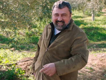Epi se mofa del plan de Cristóbal: “¿Qué quiere trabajar recogiendo aceitunas?” Epi se mofa del plan de Cristóbal: “¿Qué quiere trabajar recogiendo aceitunas?”