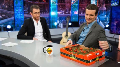 Pablo Casado trae desde Almería, tras su entrega en el Día Mundial del Autismo, un sabroso detalle a 'El Hormiguero 3.0'