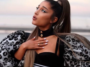 Ariana Grande en el vídeo de 'Monopoly'