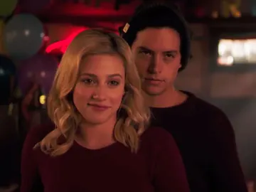 Lili Reinhart y Cole Sprouse en 'Riverdale' Lili Reinhart y Cole Sprouse en 'Riverdale'