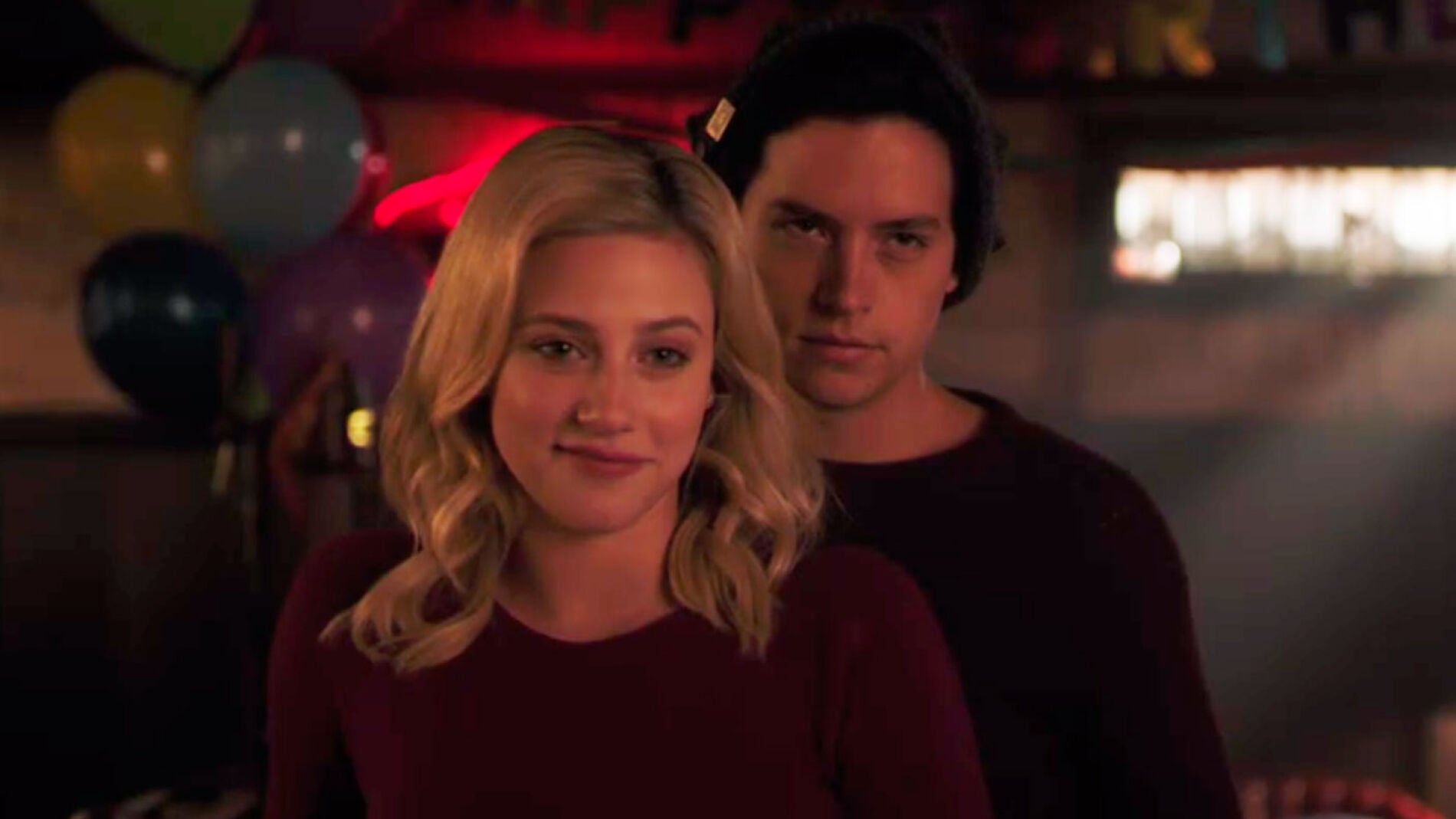 Lili Reinhart y Cole Sprouse en 'Riverdale'