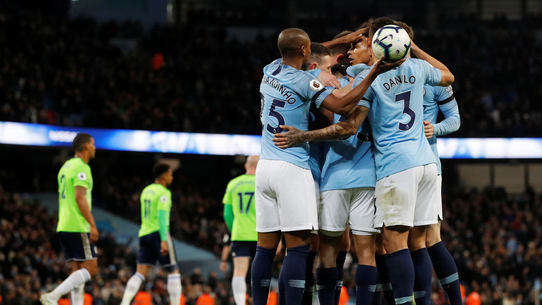 Los jugadores del City celebran un gol ante el Cardiff Los jugadores del City celebran un gol ante el Cardiff
