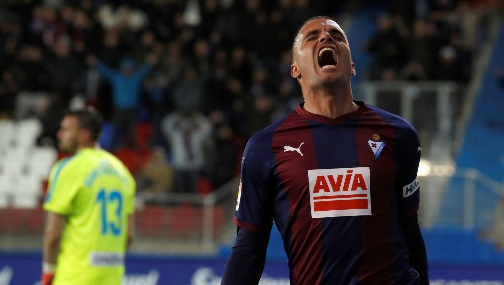 Pedro León celebra su gol ante el Rayo