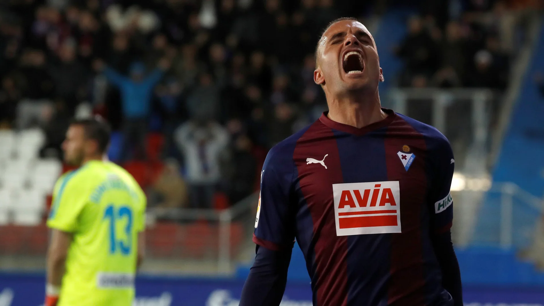 Pedro León celebra su gol ante el Rayo Pedro León celebra su gol ante el Rayo