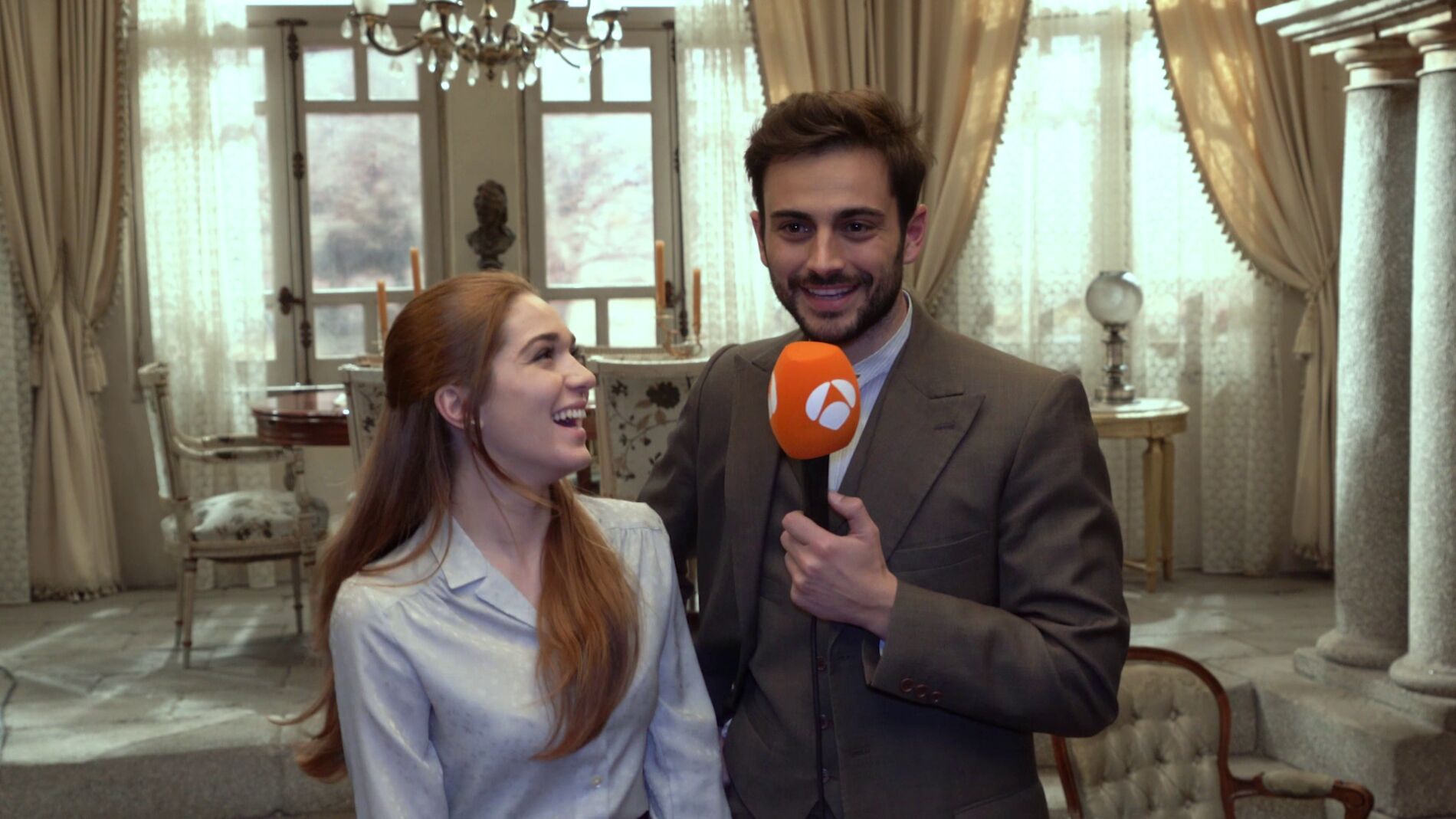 V&iacute;deo: Claudia Gal&aacute;n y Rub&eacute;n Bernal hacen balance de los momentos clave de Julieta y Sa&uacute;l