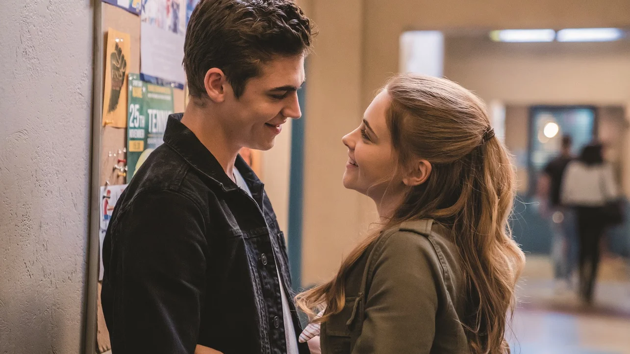 Hero Fiennes-Tiffin y Josephine Langford en 'After'
