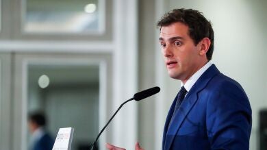 Rivera vuelve a tender la mano a Casado: 