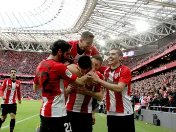 Los jugadores del Athletic celebra el 1-0 ante el Levante, obra de Yuri Los jugadores del Athletic celebra el 1-0 ante el Levante, obra de Yuri
