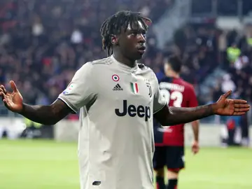 Moise Kean se encara con la grada tras escuchar cánticos racistas Moise Kean se encara con la grada tras escuchar cánticos racistas