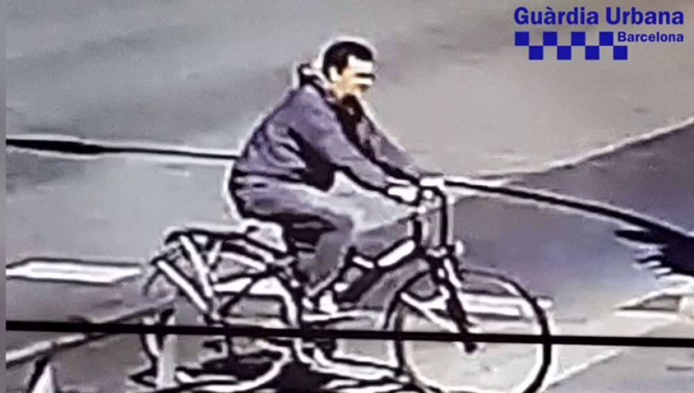 La Guardia Urbana muestra una nueva fotografía del ciclista que atropelló a un menor en Barcelona
