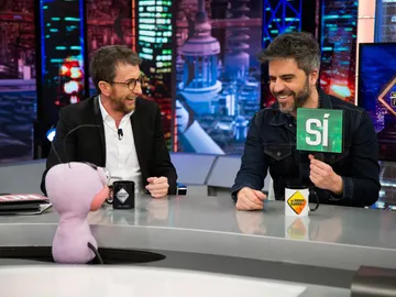 "Me bebí la orina de Joaquín Reyes", así sorprende Ernesto Sevilla a Trancas y Barrancas en 'El Hormiguero 3.0' "Me bebí la orina de Joaquín Reyes", así sorprende Ernesto Sevilla a Trancas y Barrancas en 'El Hormiguero 3.0'