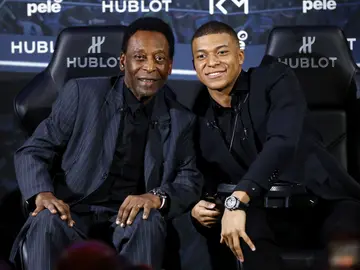 Pelé y Mbappé, en un encuentro en París Pelé y Mbappé, en un encuentro en París