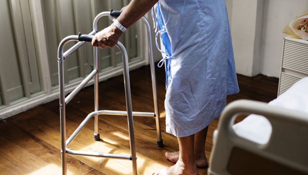 Anciana en un hospital