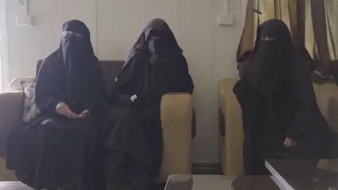 Tres mujeres españolas retenidas por el Estado Islámico Tres mujeres españolas retenidas por el Estado Islámico