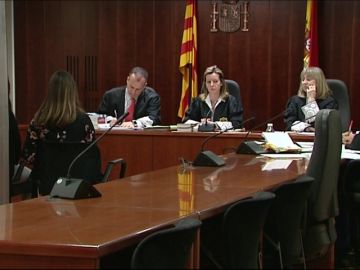 "Seguía sucediendo en el tiempo, cada vez iba a más" : el duro relato ante el juez de una joven violada por su padrastro durante años "Seguía sucediendo en el tiempo, cada vez iba a más" : el duro relato ante el juez de una joven violada por su padrastro durante años
