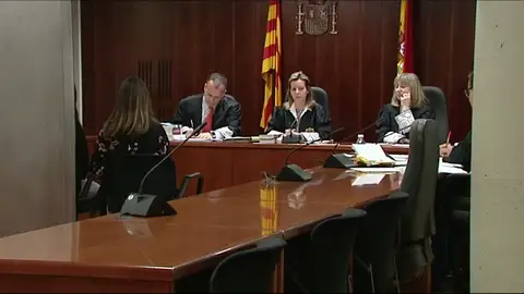 "Seguía sucediendo en el tiempo, cada vez iba a más" : el duro relato ante el juez de una joven violada por su padrastro durante años "Seguía sucediendo en el tiempo, cada vez iba a más" : el duro relato ante el juez de una joven violada por su padrastro durante años