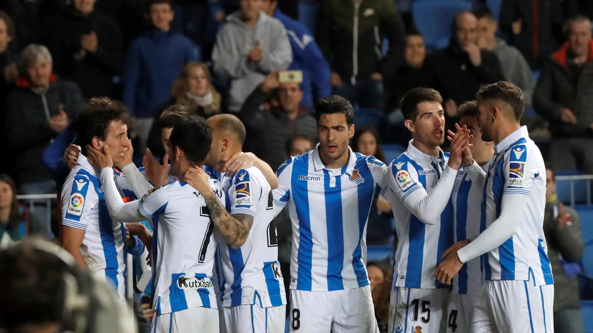 Los jugadores de la Real Sociedad celebran un gol ante el Betis Los jugadores de la Real Sociedad celebran un gol ante el Betis