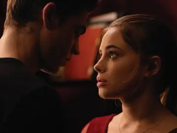 Hero Fiennes-Tiffin y Josephine Langford en 'After' Hero Fiennes-Tiffin y Josephine Langford en 'After'