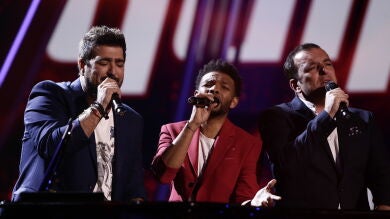 Antonio Orozco canta ‘Mi héroe’ con Javi Moya y Marcelino Damion en la Semifinal de ‘La Voz’