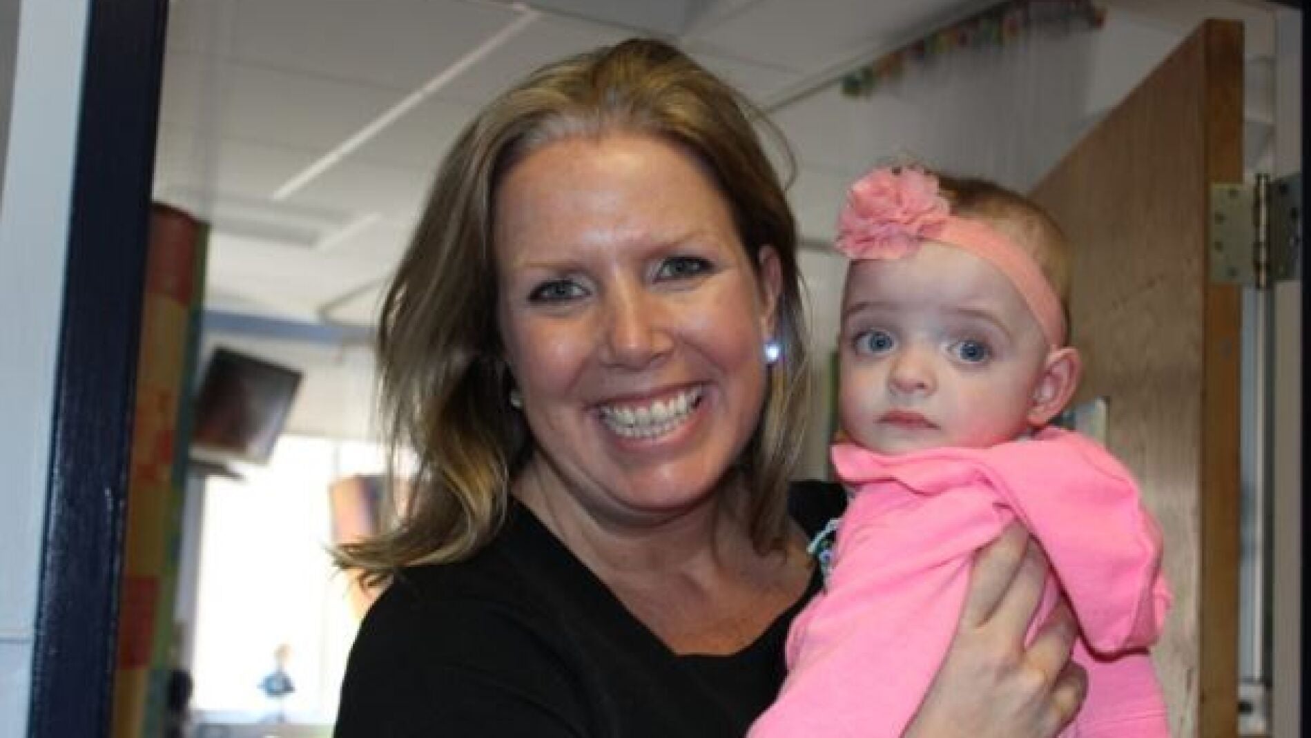 La enfermera junto a su beb&eacute;